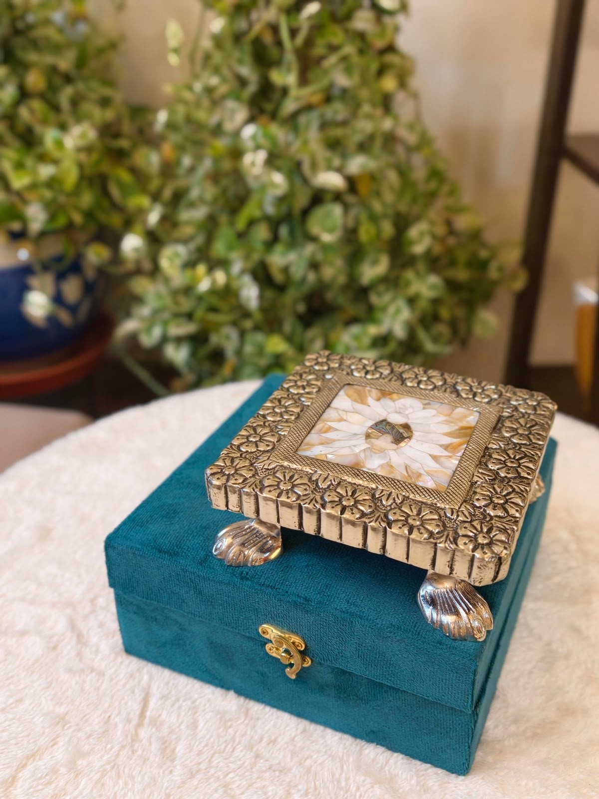 Chowki with velvet box